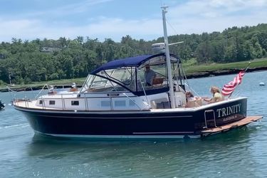 38' Grand Banks 2000 Yacht For Sale